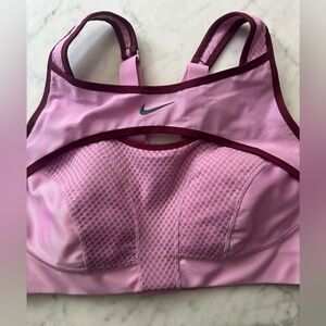 Nike Alpha Ultrabreathe Sports Bra. Size M